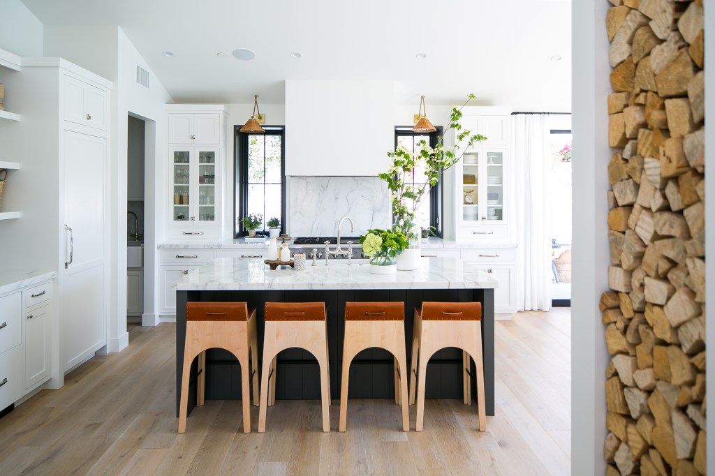 Are Kitchen Islands Outdated Now? Interior Experts Explain.