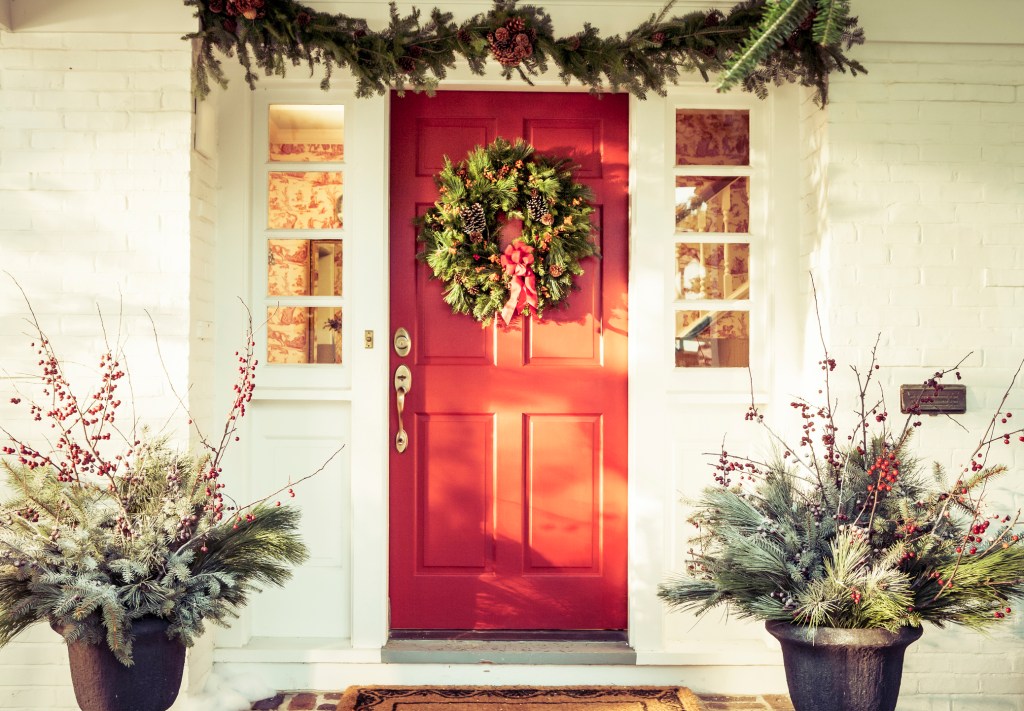 Fresh, Mail-Order Holiday Wreaths Are the Easiest Way to Decorate Your Front Door (Plus, They're Stunning)